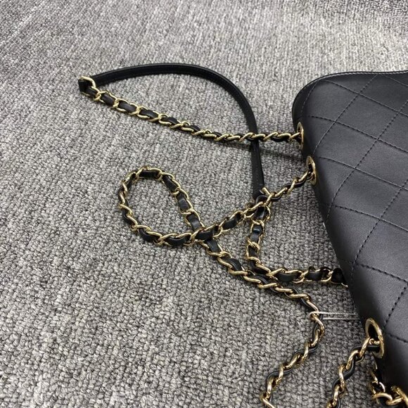 100% Authentic CHANEL Leather Shoulder Bag - Picture 9 of 14